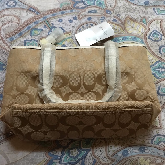 Authentic Coach tote bag. - Picture 2 of 6